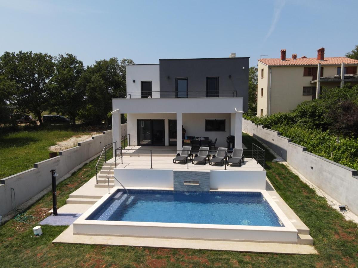 Villa Tara, 4 Bedroom Villa With Heated Pool Medulin Exterior foto