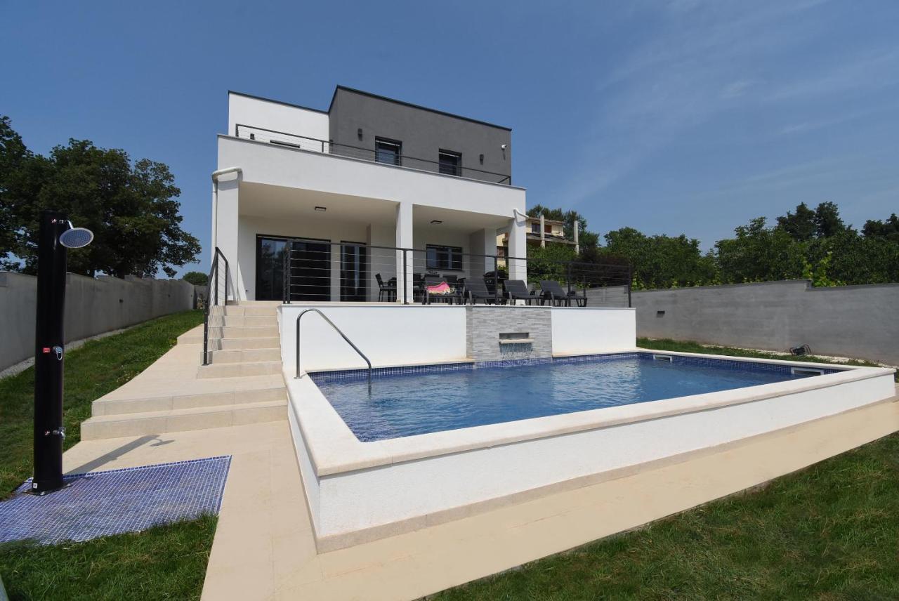 Villa Tara, 4 Bedroom Villa With Heated Pool Medulin Exterior foto