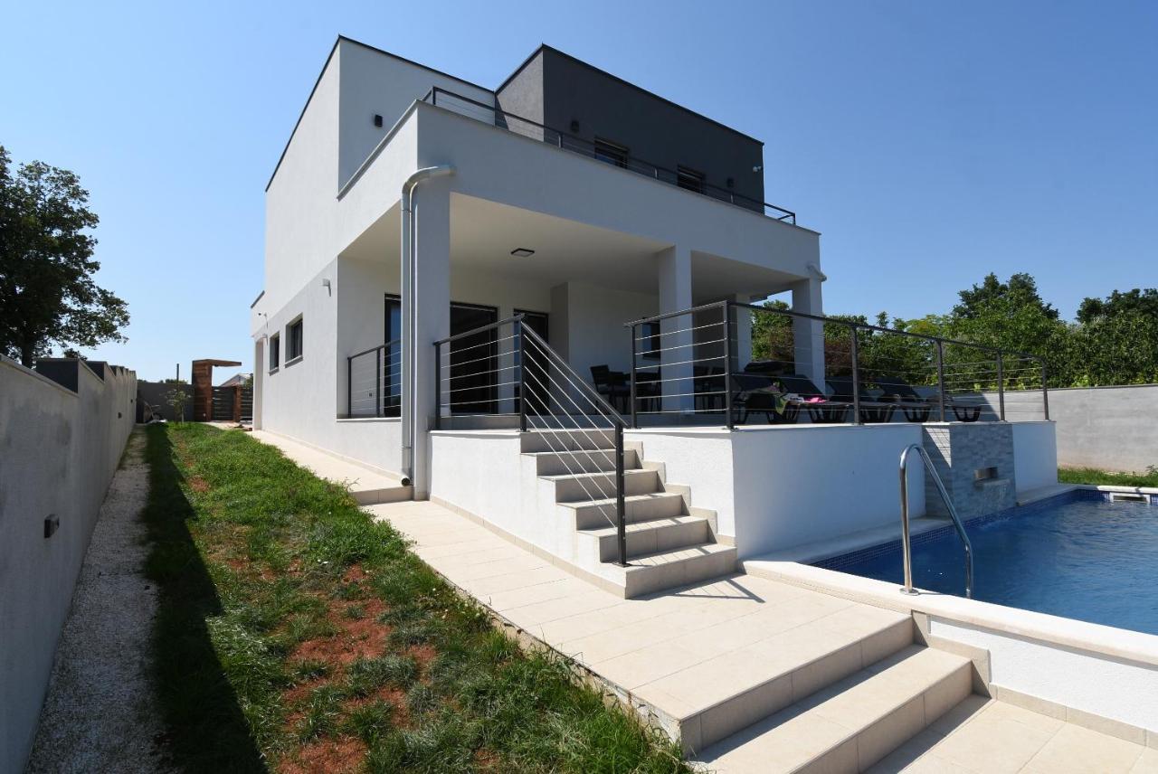 Villa Tara, 4 Bedroom Villa With Heated Pool Medulin Exterior foto