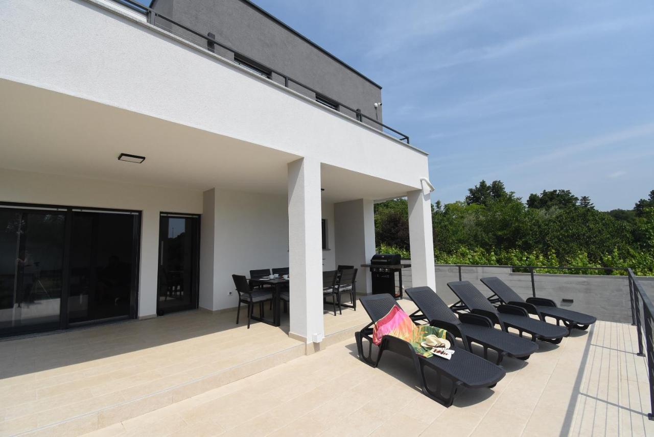 Villa Tara, 4 Bedroom Villa With Heated Pool Medulin Exterior foto