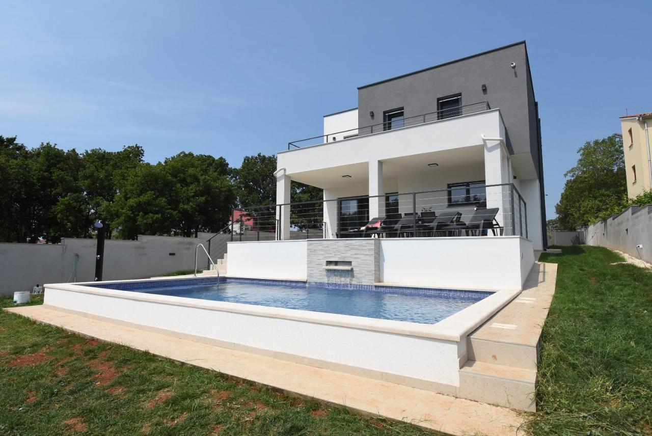 Villa Tara, 4 Bedroom Villa With Heated Pool Medulin Exterior foto